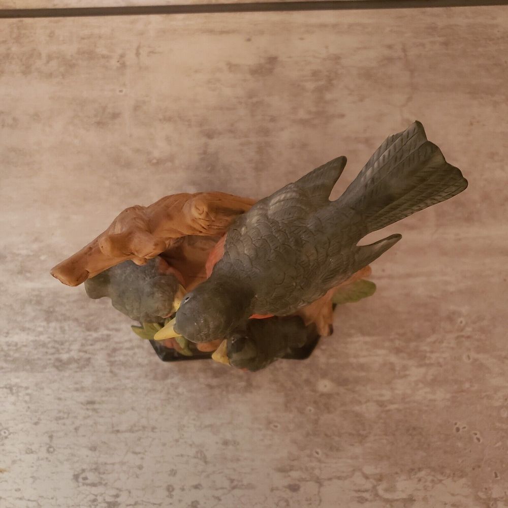 Vintage ROBIN & HATCHLINGS Figurine w/ Music Box playing Memories - Picture 4 of 7